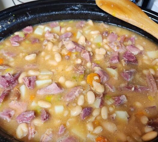 CROCKPOT NAVY BEAN AND HAM SOUP