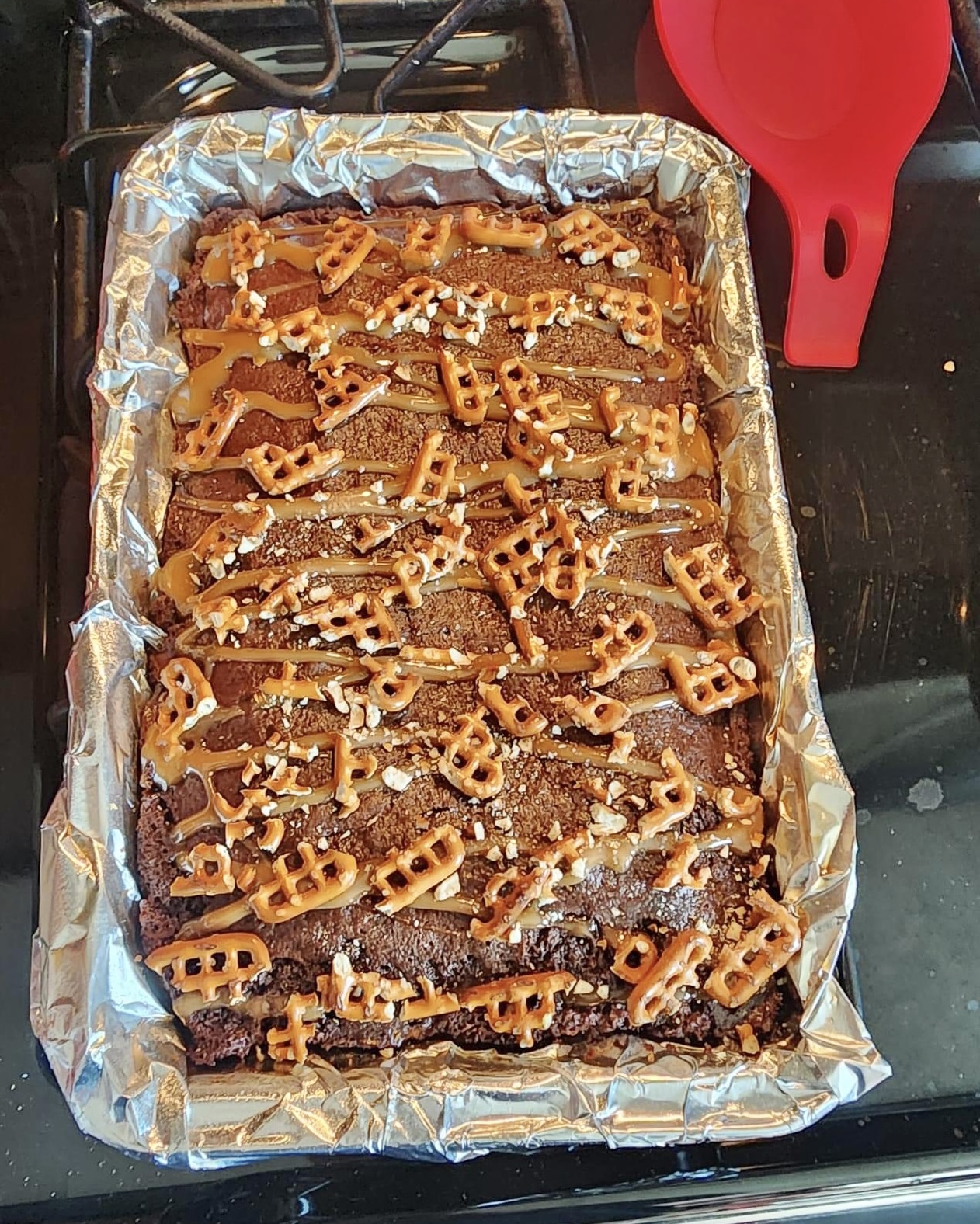 Fudge caramel brownies with pretzels