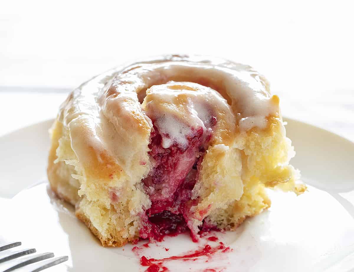 RASPBERRY CREAM CHEESE ROLLS