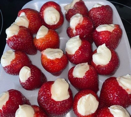 Cheesecake Stuffed Strawberries