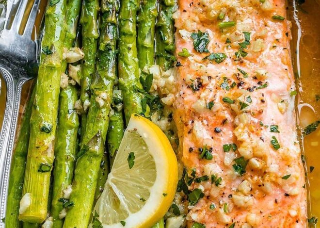 Foil Salmon and Asparagus in Garlic Sauce – Easy Salmon Recipe